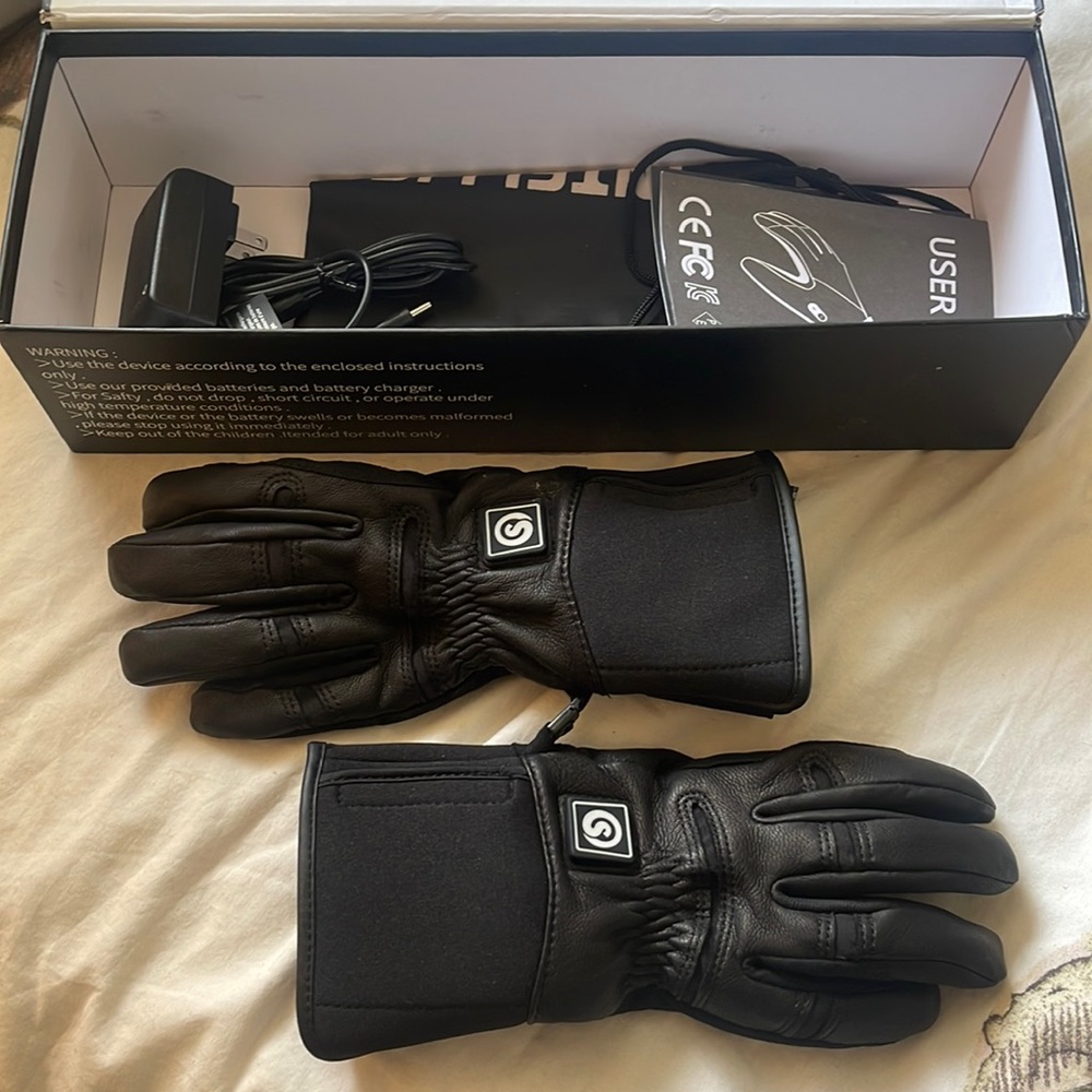 Snow Deer Gloves